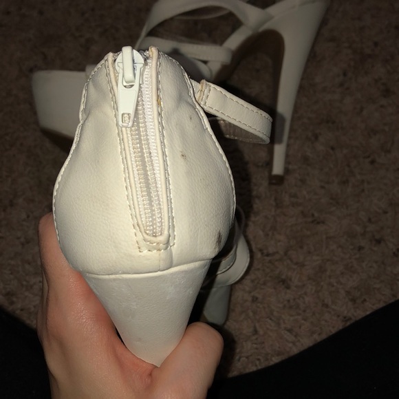 Cream platform sandals - Picture 3 of 7